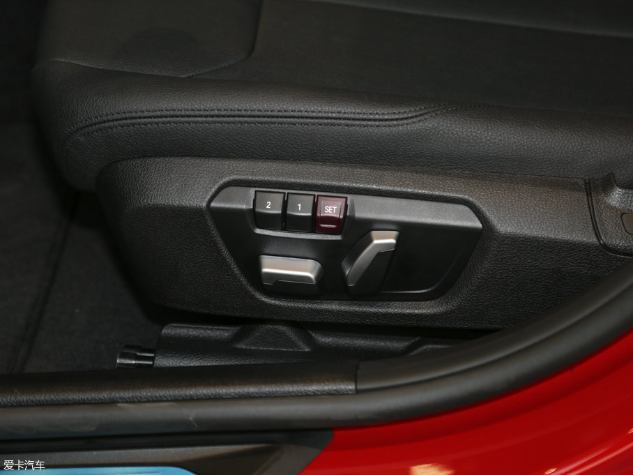 2017R3ϵ 320Li M\