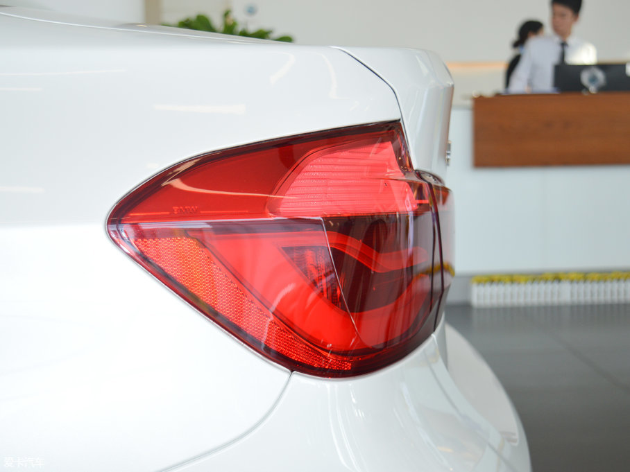 2017��R3ϵ 318Li �r����