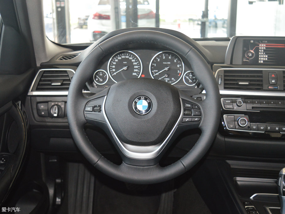 2017��R3ϵ 318Li �r����