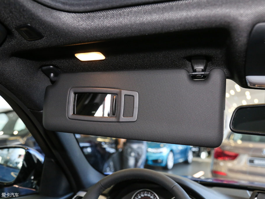 2017��R3ϵ 318Li �r����