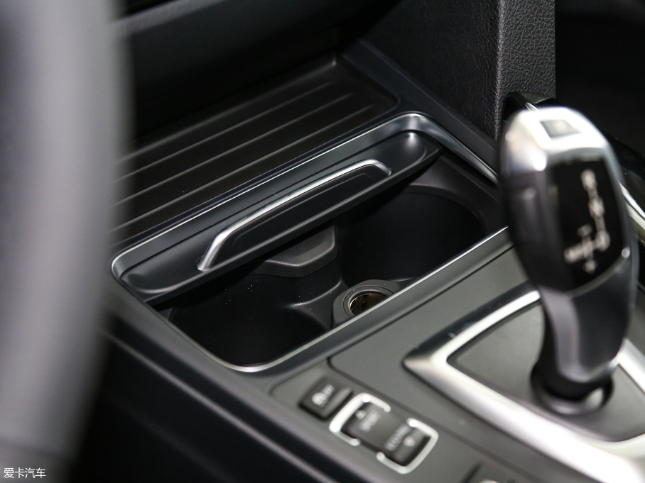 2017��R3ϵ 318Li �r����