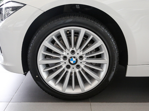 2017320Li xDrive r ݆Ȧ