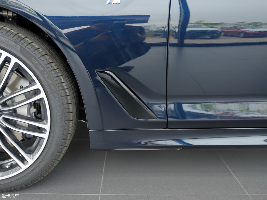 2018R5ϵ 530Li I(lng) M\(yn)(dng)b