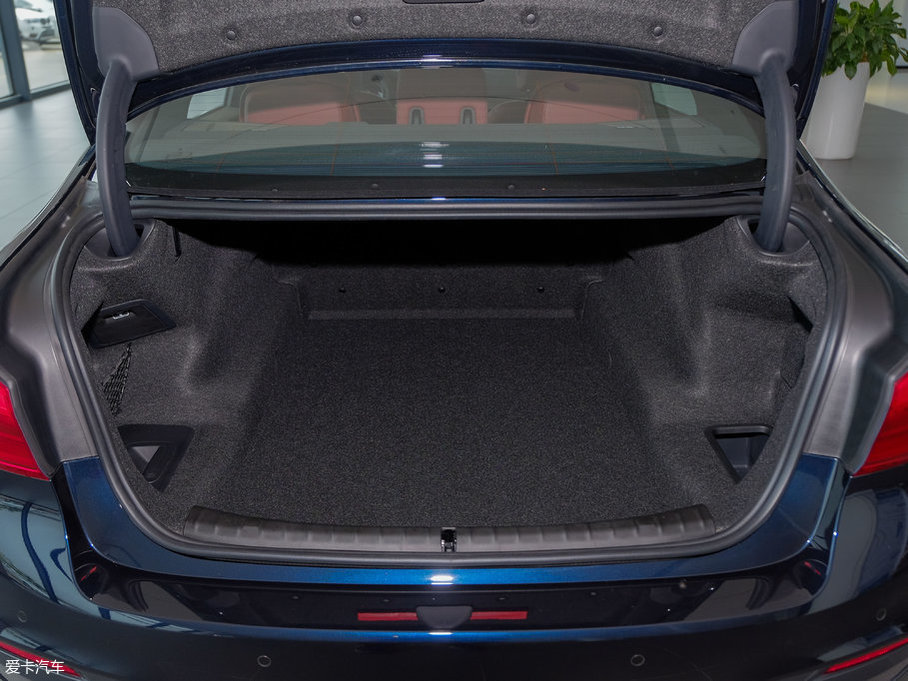 2018R5ϵ 530Li I M\b