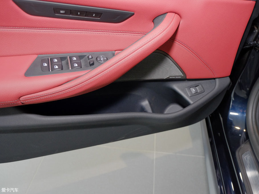 2018R5ϵ 530Li I(lng) M\(yn)(dng)b