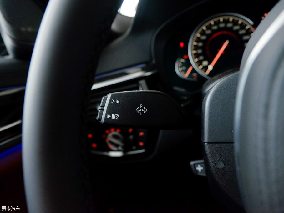 2018R5ϵ 530Li I(lng) M\(yn)(dng)b