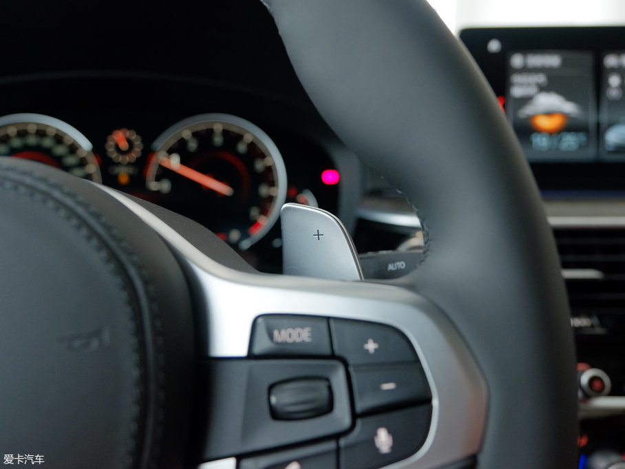 2018R5ϵ 530Li I(lng) M\(yn)(dng)b