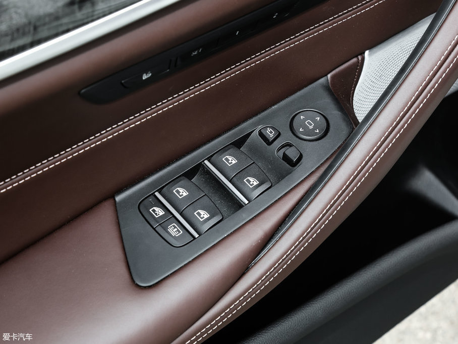 2018��R5ϵ 530Li xDrive M�\�����b