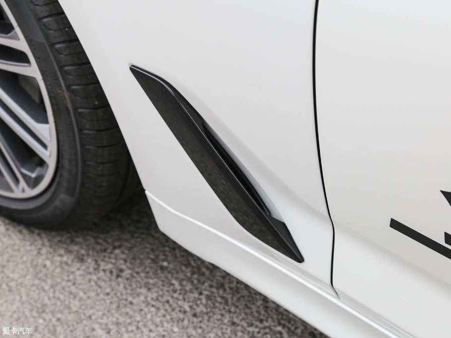 2018R5ϵ 530Li I(lng) M\(yn)(dng)b