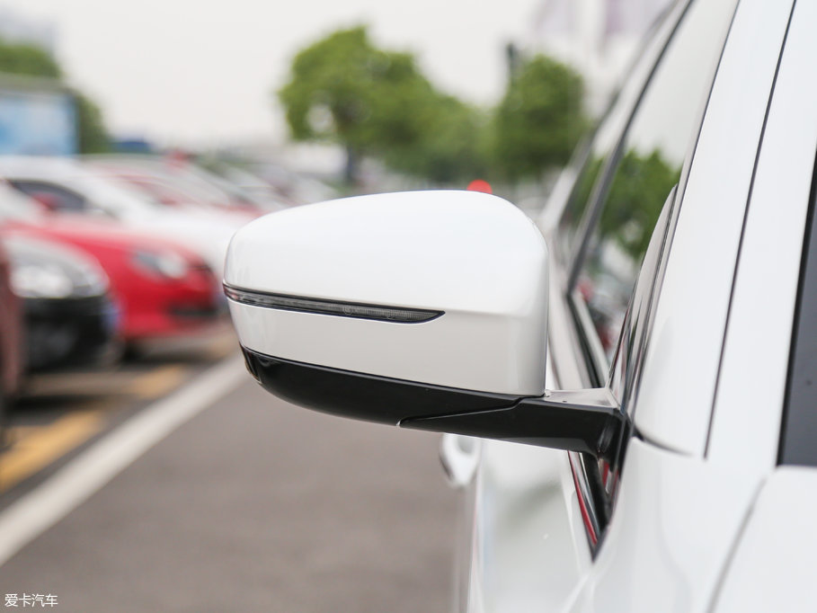 2018R5ϵ 530Li I(lng) M\(yn)(dng)b