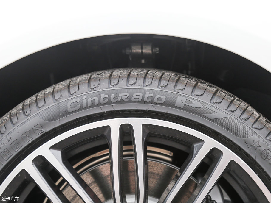 2018R5ϵ 530Li I(lng) M\(yn)(dng)b