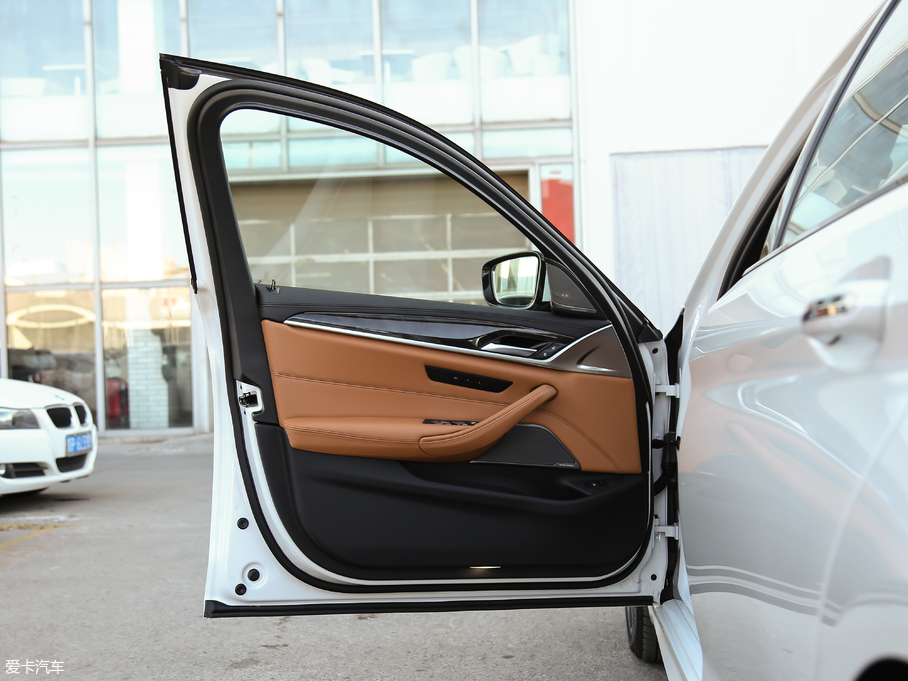 2018��R5ϵ �Ŀ� 530Li ������ M�\�����b