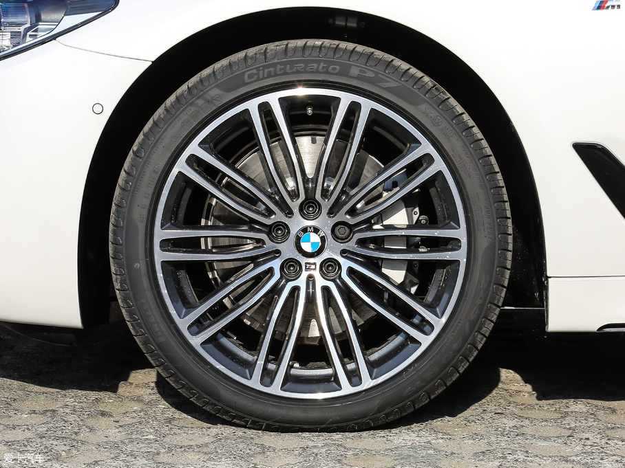 2018款宝马5系 改款 530Li 领先型 M运动套装