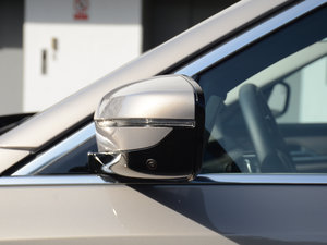 2018530Li xDrive Ab (x)(ji)^