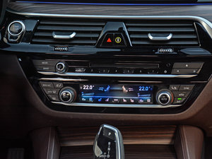 2018530Li xDrive Ab {{