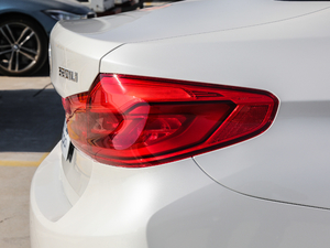 2018Ŀ 530Li xDrive M\b ^