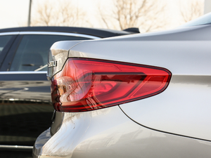 2018Ŀ 530Li xDrive Ab ^