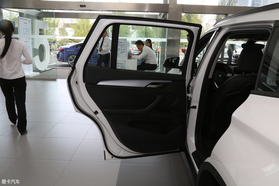 2018RX1 sDrive 18Li r