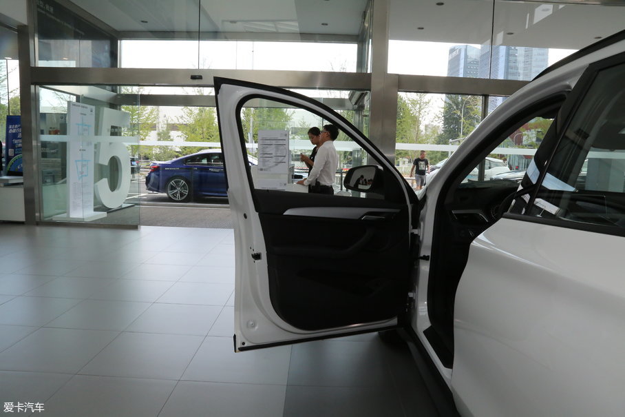 2018RX1 sDrive 18Li r(sh)