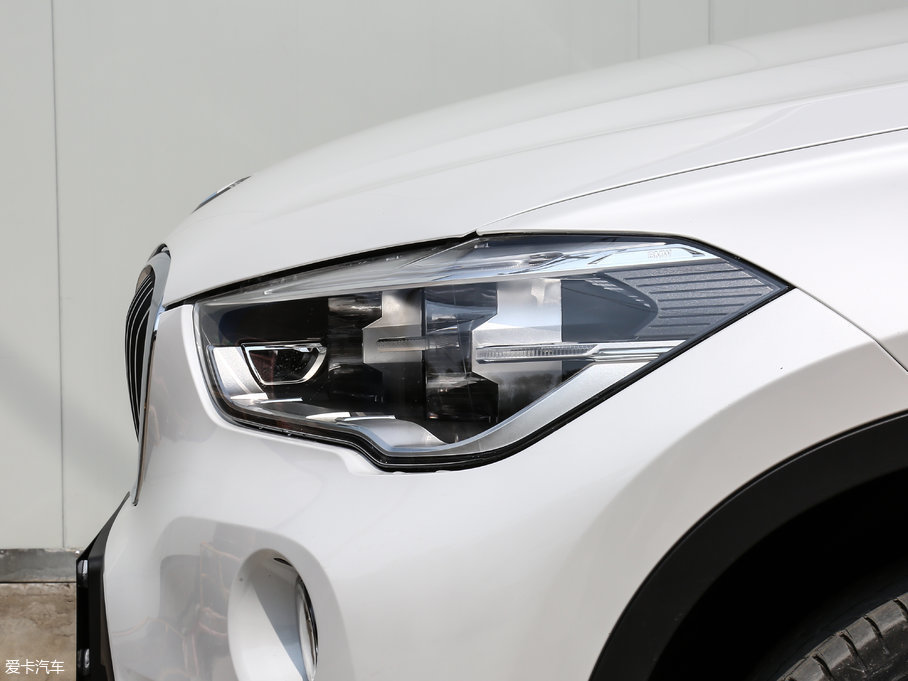 2018RX1 sDrive 20Li I(lng)