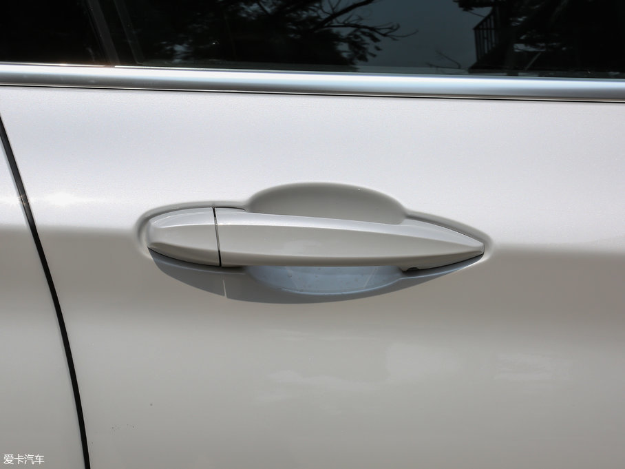 2018RX1 sDrive 20Li I(lng)