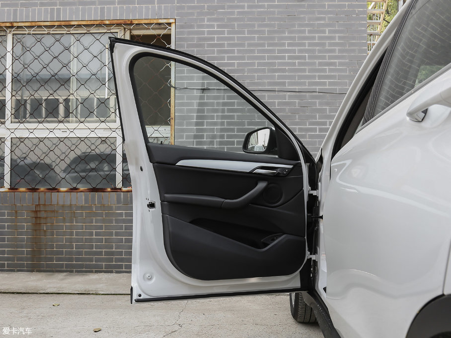 2018RX1 sDrive 20Li I(lng)