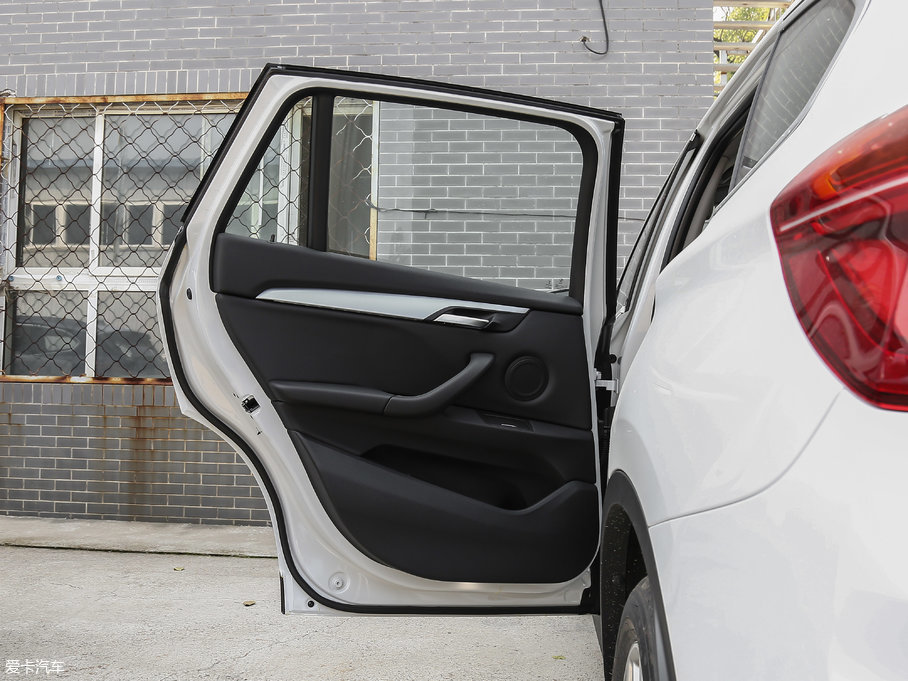 2018RX1 sDrive 20Li I(lng)