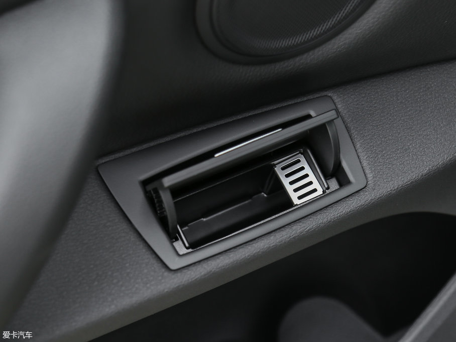 2018RX1 sDrive 20Li I(lng)