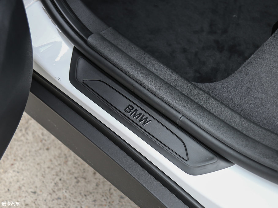 2018RX1 sDrive 20Li I(lng)