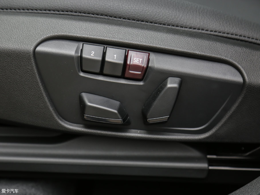 2018RX1 sDrive 20Li I(lng)