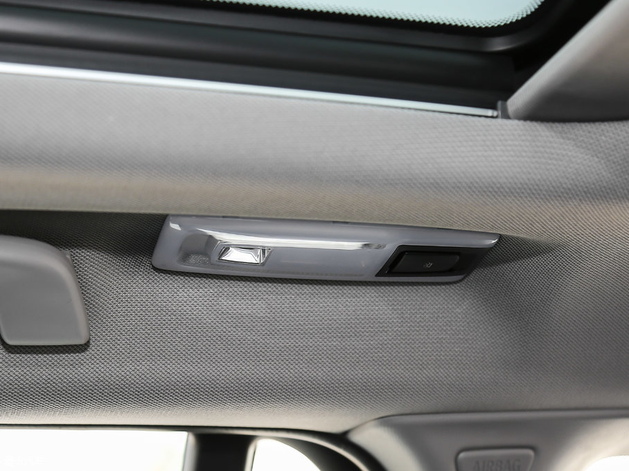 2018RX1 sDrive 20Li I(lng)