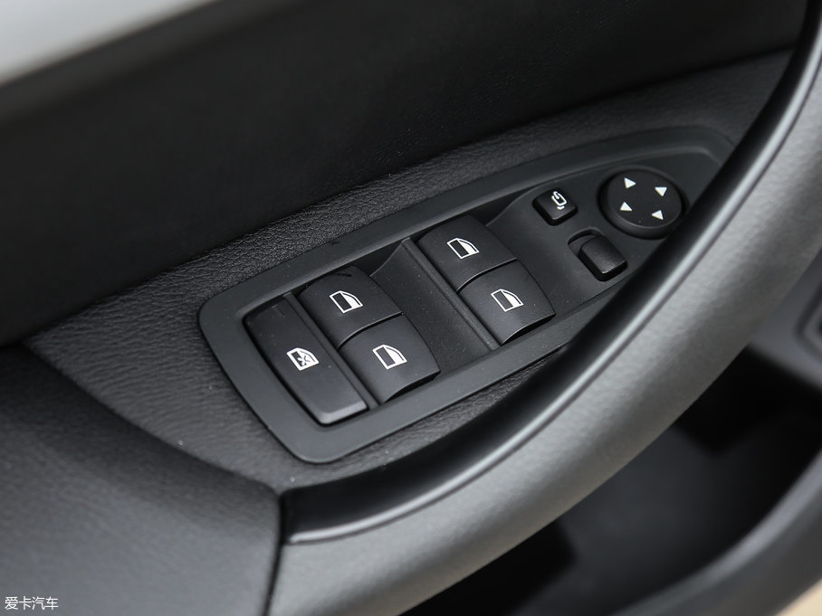 2018RX1 sDrive 20Li I(lng)