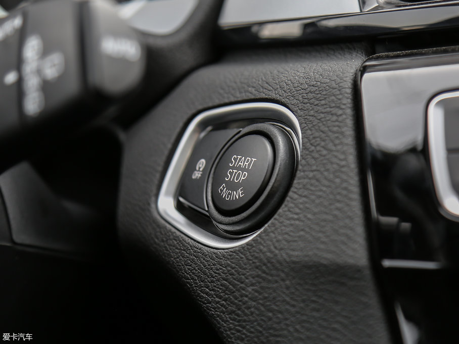 2018RX1 sDrive 20Li I(lng)