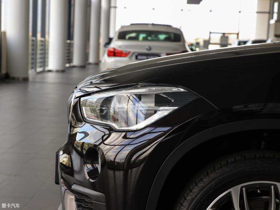 2018��RX1 sDrive 20Li �I����