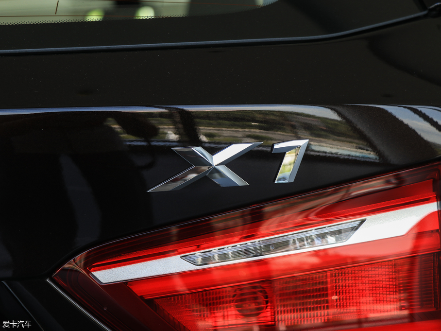 2018RX1 sDrive 20Li I(lng)