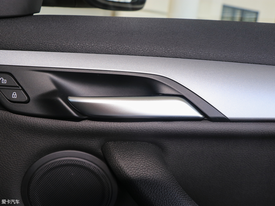 2018RX1 sDrive 20Li I(lng)