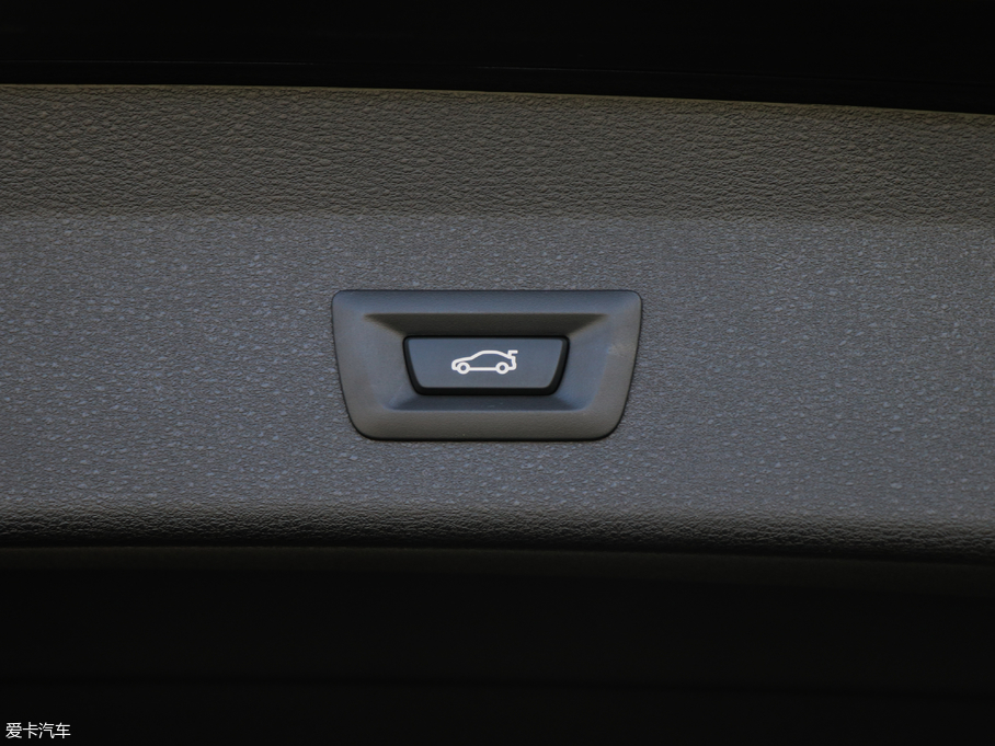 2018RX1 sDrive 20Li I(lng)