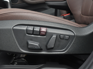 2018xDrive 25Le A {{