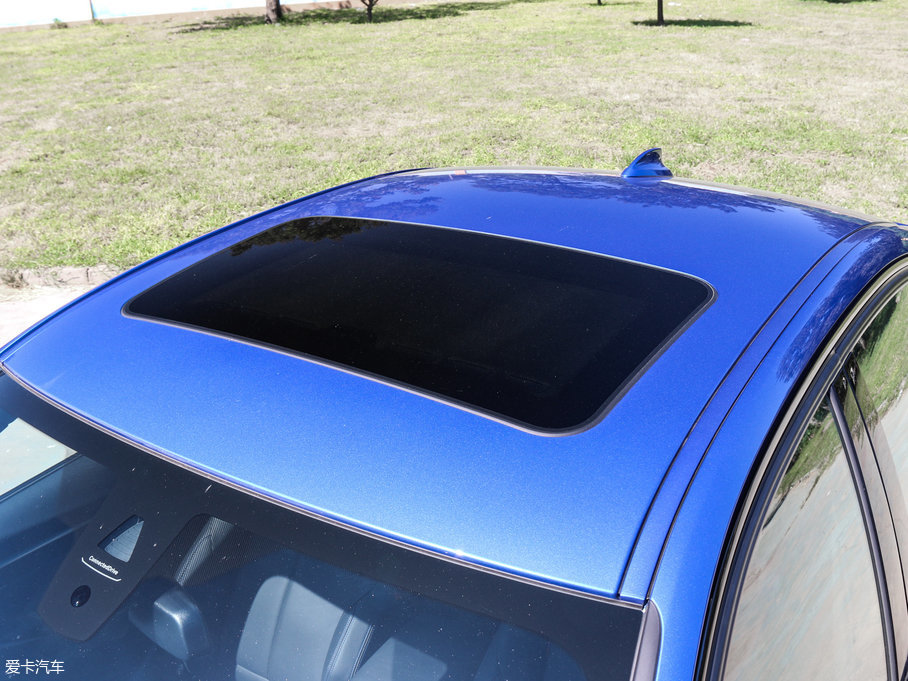 2018��R3ϵ 330i M�\����ҹ��