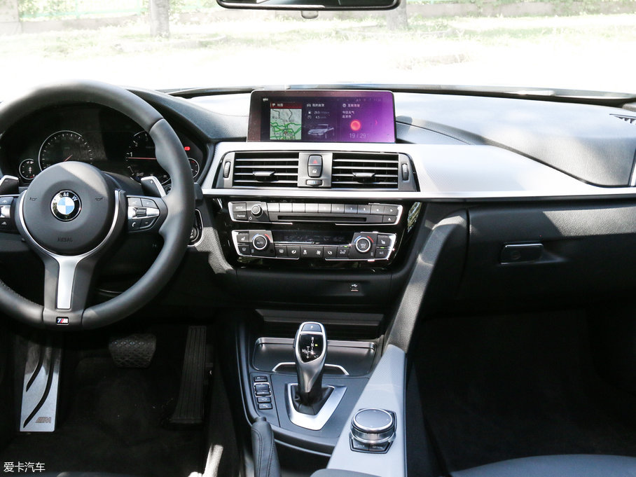 2018��R3ϵ 330i M�\����ҹ��