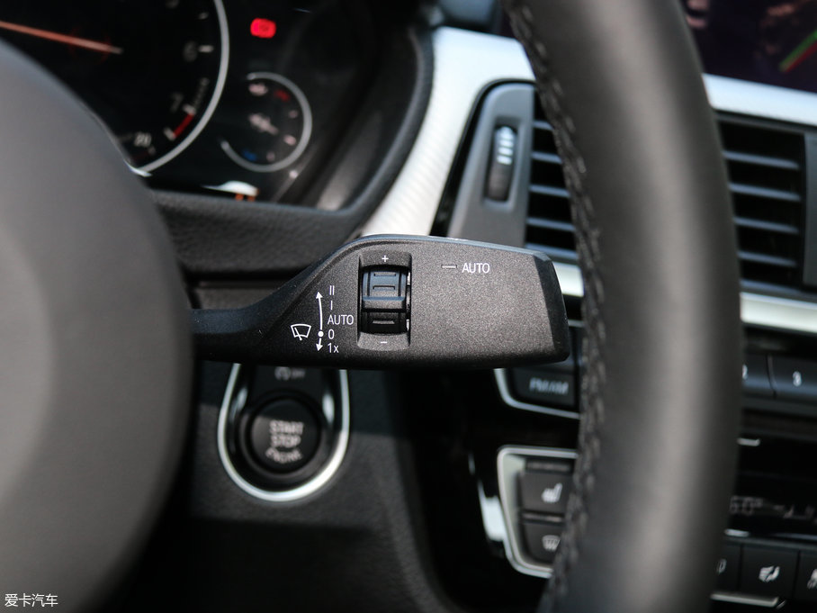 2018��R3ϵ 330i M�\(y��n)��(d��ng)��ҹ��