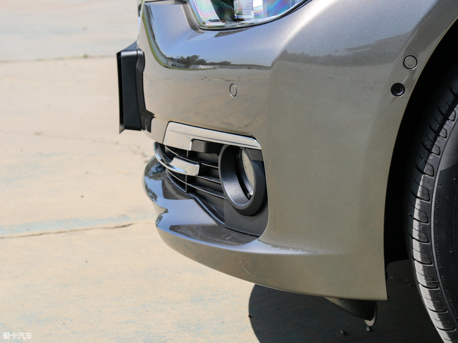 2018��R3ϵ 330Li xDrive���A���b