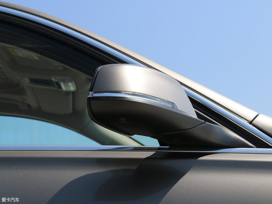 2018��R3ϵ 330Li xDrive���A���b