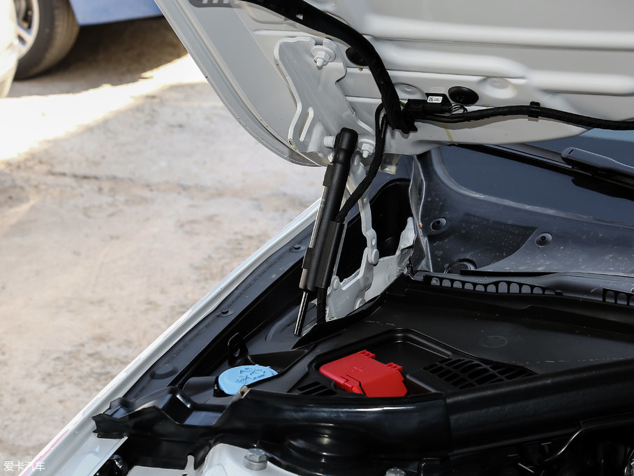 2018R3ϵ 320Li I(lng)M\(yn)(dng)b