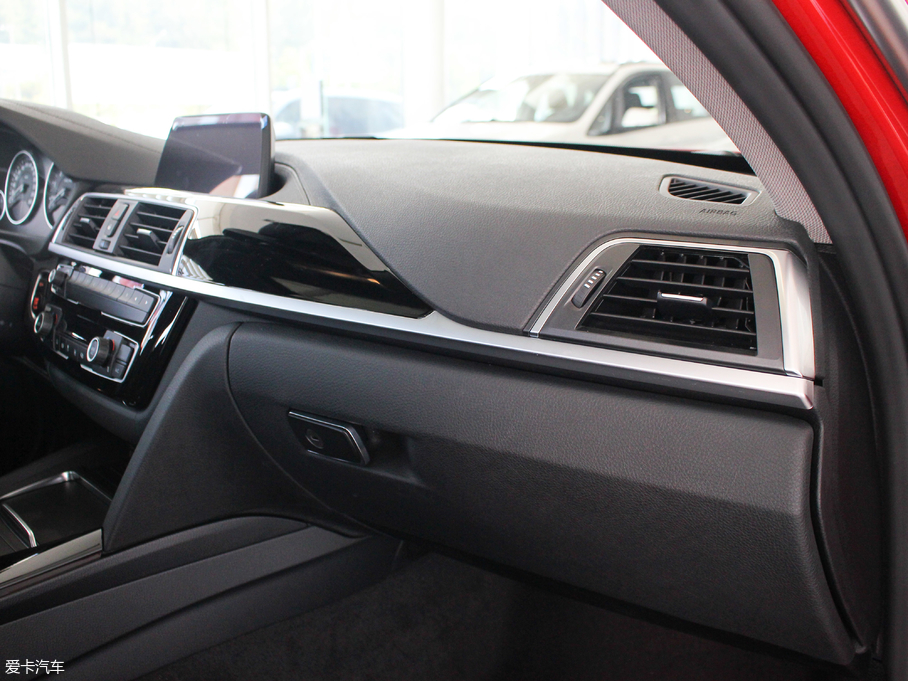 2018R3ϵ 320Li r(sh)