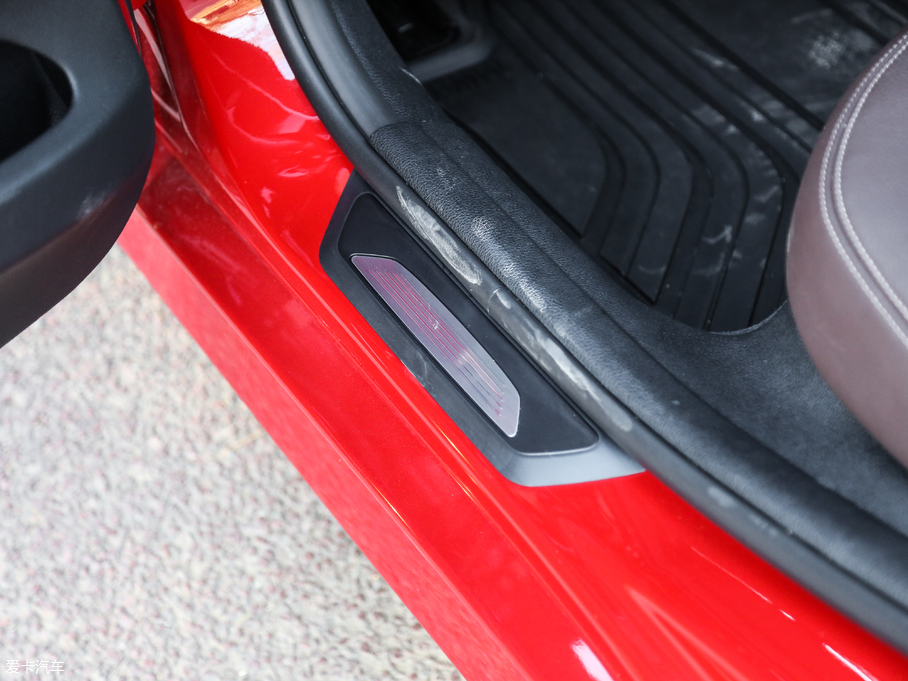 2018��R3ϵ 320Li M�\����ҹ��