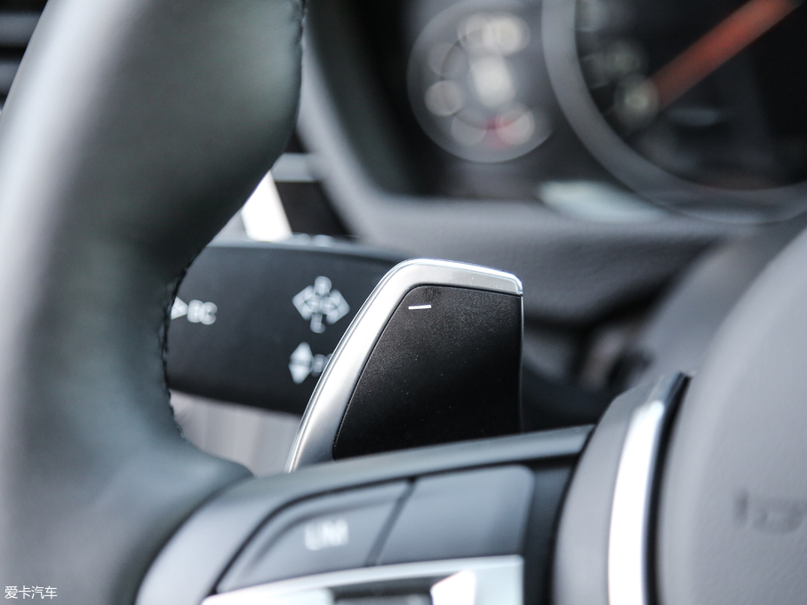 2018��R3ϵ 320Li M�\����ҹ��