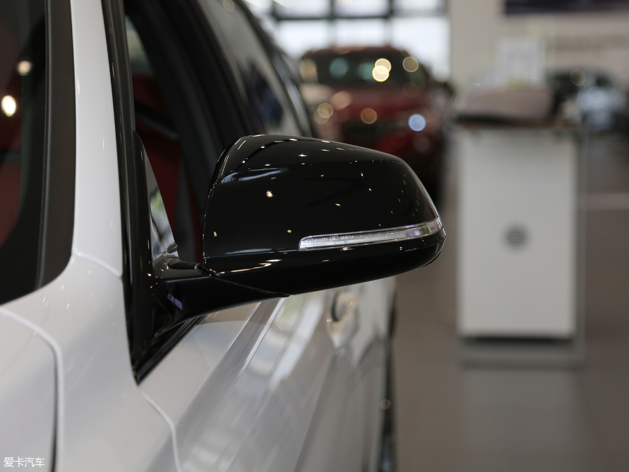 2018��R3ϵ 330i M�\����ҹ��