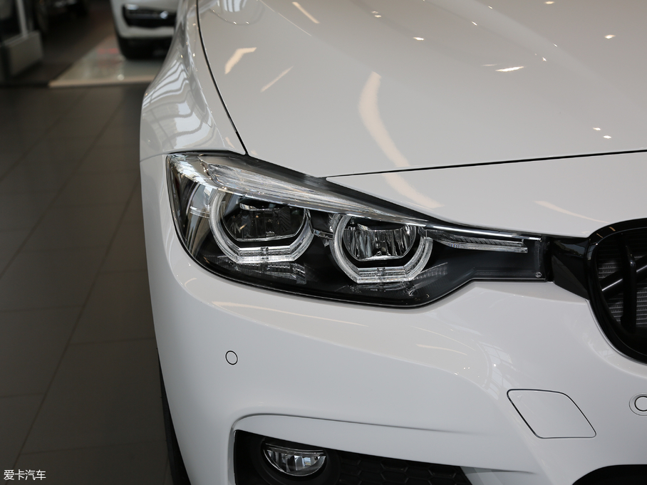 2018��R3ϵ 330i M�\����ҹ��