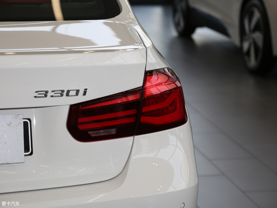 2018��R3ϵ 330i M�\����ҹ��
